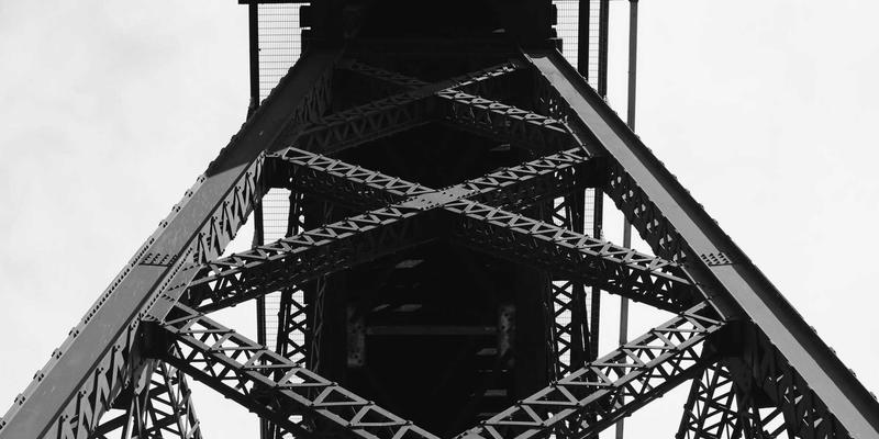 柔性显示技术突破：折叠屏手机如何重塑笔记本电脑与智能家居生态