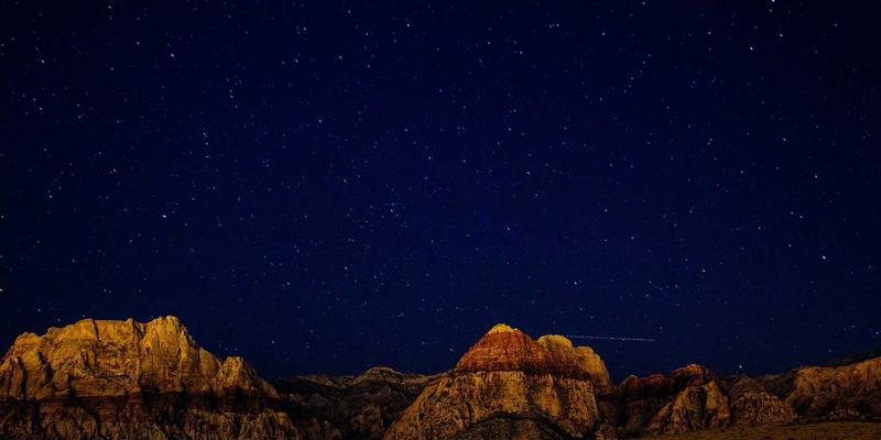 科技资讯38 | 手机评测深度解析：旗舰电子产品背后的创新博弈